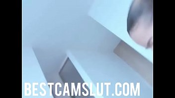 She squirts on cam - bestcamslut.com